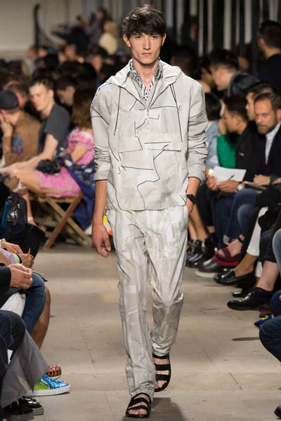 Look 9